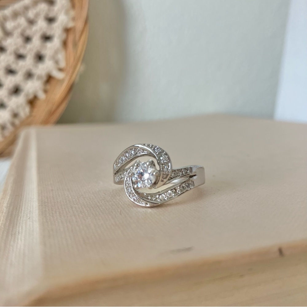 Intertwined Bypass Swirl Silver Round Ring “Aramis” Classic Elegant Glam Sparkly